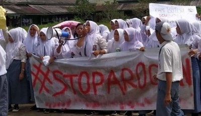 Siswa SMKN1 Tanjab Barat Demo Tuntut Kepsek Mundur