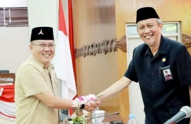 Sekda Tanjab Barat Hadiri Rapat Paripurna Kedua, Penyampaian Pandangan Umum Fraksi-Fraksi 
