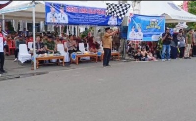 Kemeriahan Lomba Balap Becak Hias disaksikan Bupati
