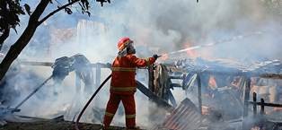 Dua Rumah di Danau Sipin Hangus Terbakar