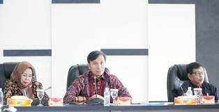 Ketua DPRD  Edi Purwanto, Mengajak Mahasiswa Pintar Menerima dan Memberi Informasi