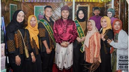 Kunjungi Stand UMKM Jambi Mantap Expo, Masyarakat Antusias Berfoto bersama Edi Purwanto