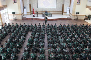 Dandim Pungky Beri Pembekalan dan Motivasi untuk Satgas Yonif 142/KJ Jelang Tugas di Papua