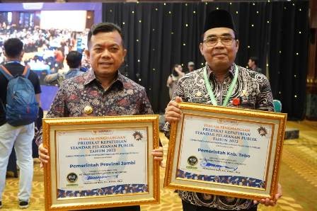 Jambi Tempati Urutan ke Tujuh Kepatuhan Standar Pelayanan Publik, Gubernur Raih Penghargaan