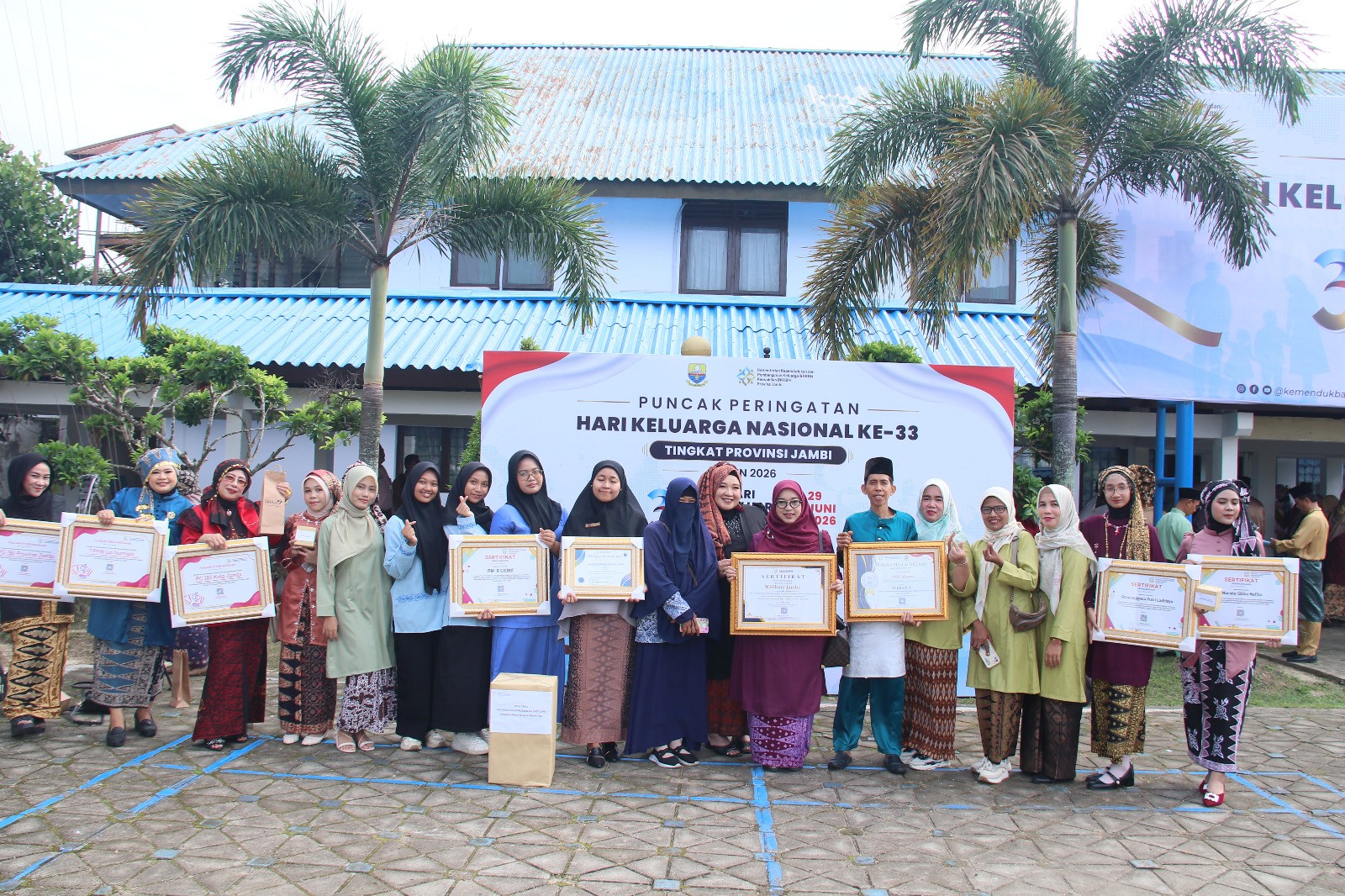 Inisiasi Kebijakan Ayah Bahagia  Untuk Sukseskan Program GEMAR, Wali Kota Jambi Raih Penghargaan Dari BKKBN